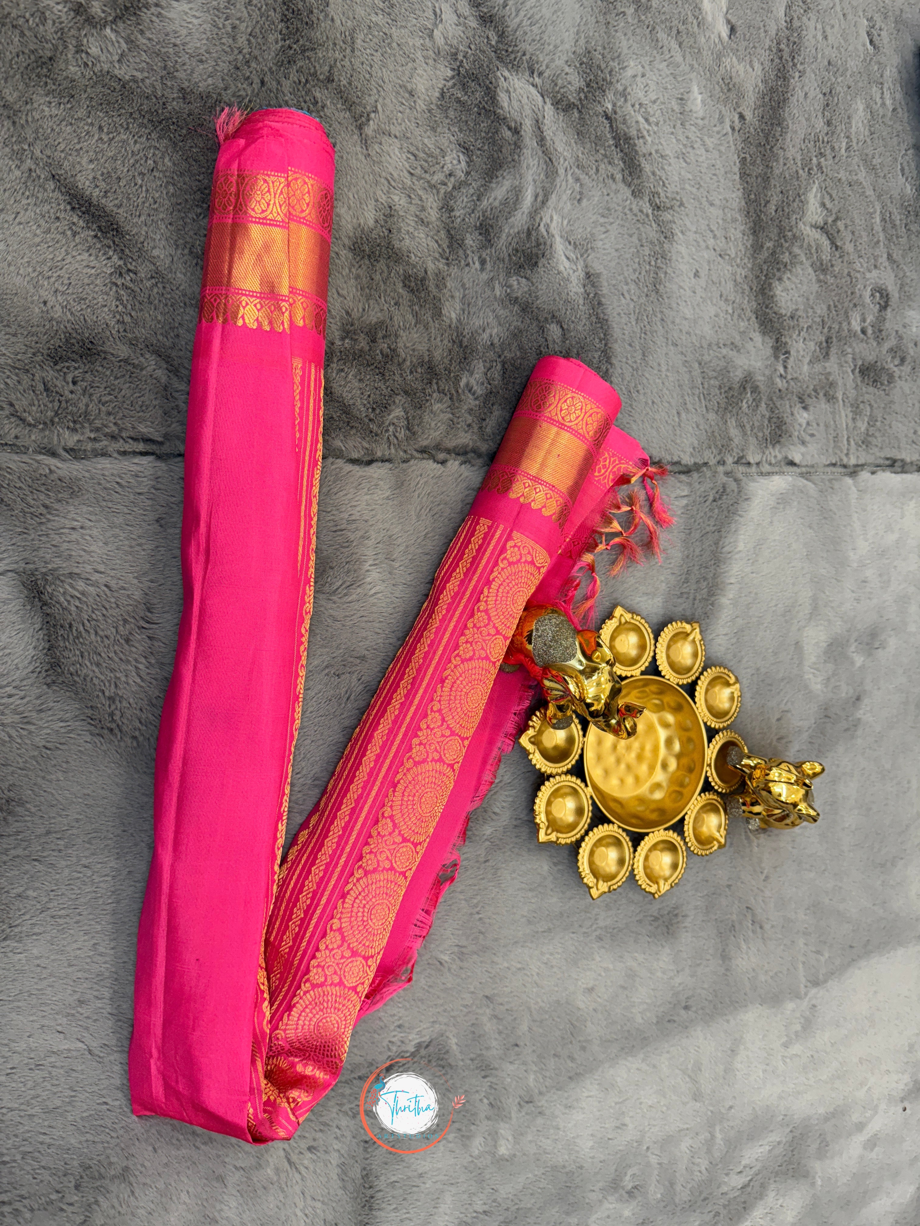 Premium Gadwal Pattu - Kuttu Border, Butta - GA07RB002