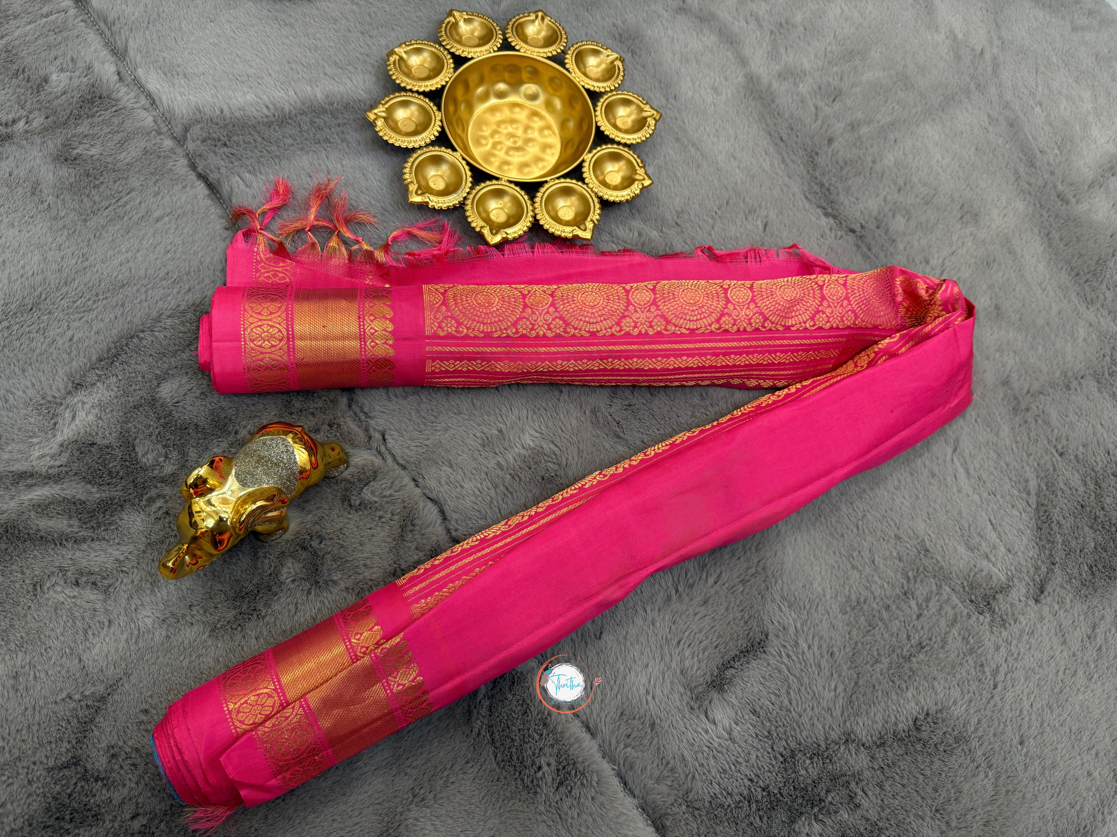 Premium Gadwal Pattu - Kuttu Border, Butta - GA07RB002