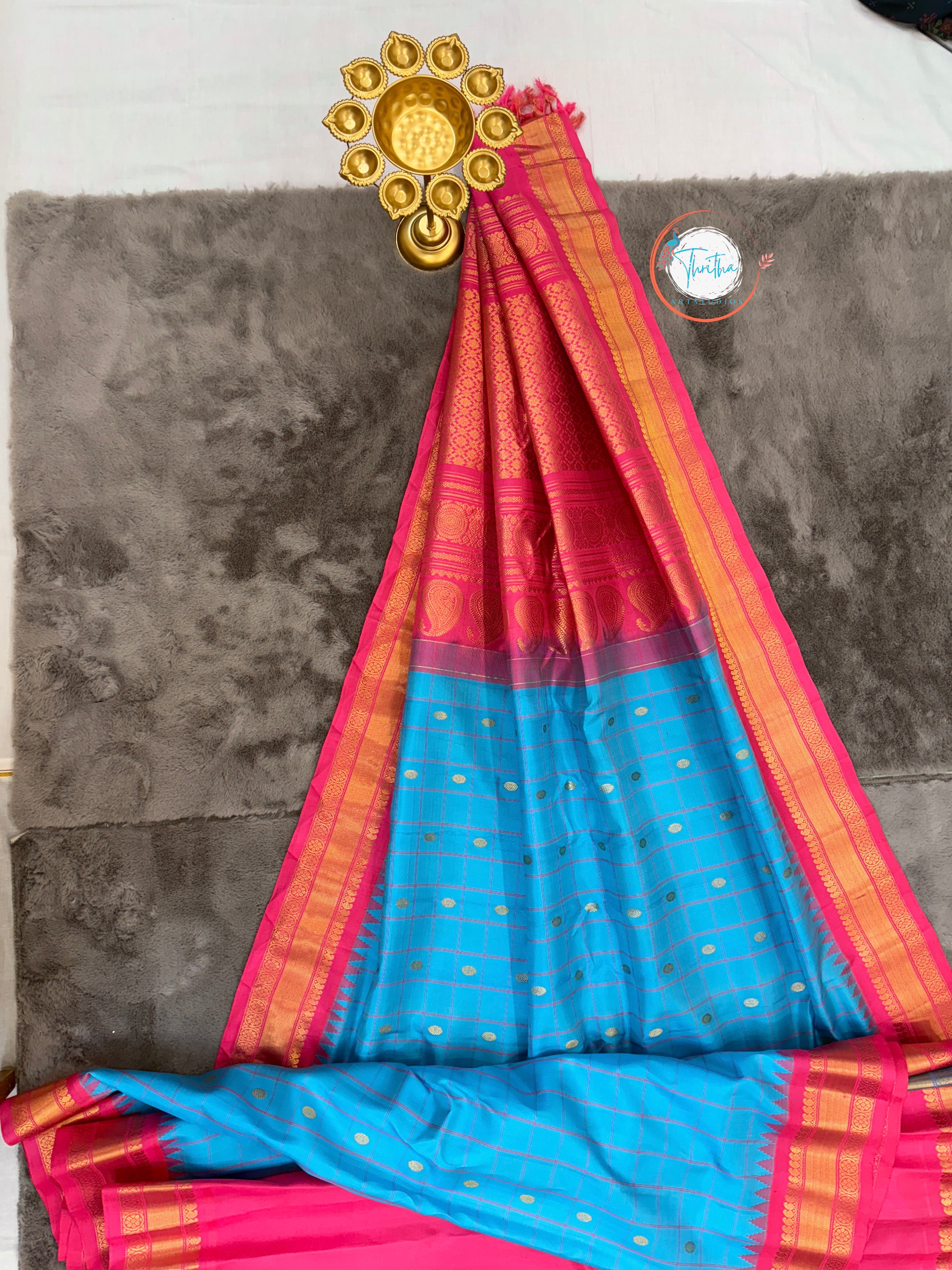 Premium Gadwal Pattu - Kuttu Border, Butta - GA07RB002